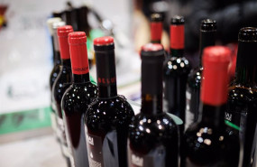 ep archivo   botellas de vino en la inauguracion del xxi salon de los mejores vinos de espana en el