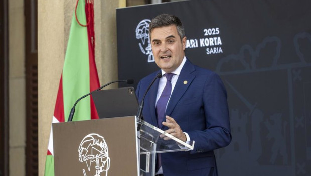 ep archivo   el consejero de industria mikel jauregi interviene durante el acto de entrega del