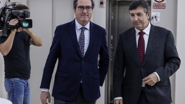 ep archivo   el presidente de ceoe antonio garamendi i junto al presidente de la confederacion