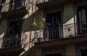 ep archivo   fachada de un edificio en barcelona 20251105102904