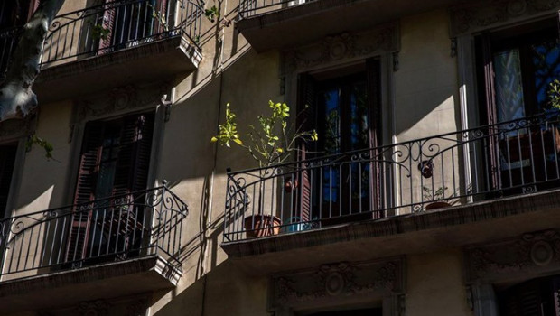 ep archivo   fachada de un edificio en barcelona 20251105102904
