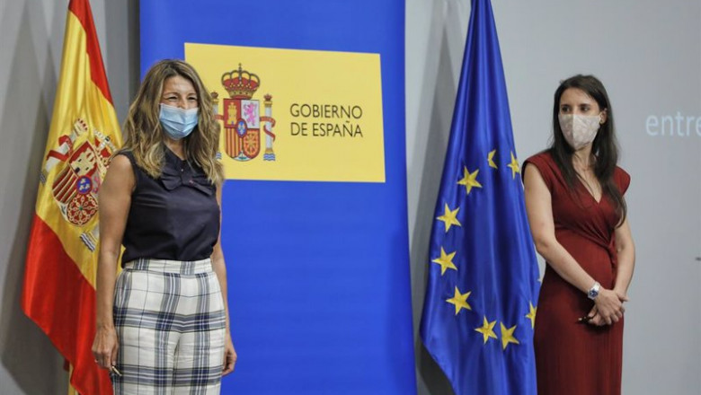 ep archivo - i-d la ministra de trabajo y economia social yolanda diaz y la ministra de igualdad