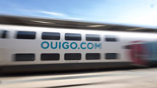 ep archivo un tren de ouigo en la estacion de chamartin clara campoamor ep archivo un tren de ouigo en la estacion de chamartin clara campoamor