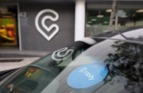 ep archivo   vehiculo con una de las mamparas protectoras instaladas por cabify en todos los coches