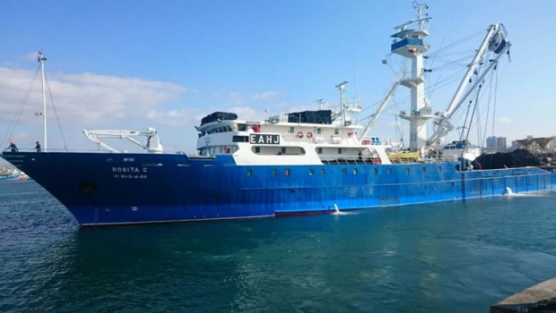 ep barco palangrero que faena en el pacifico oriental