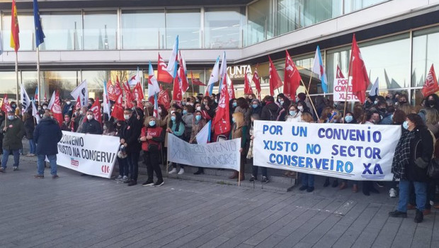 ep concentracion convocada por ccoo ugt y cig ante la delegacion territorial de la xunta en vigo en
