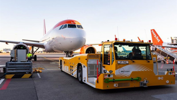 ep el aeropuerto de amsterdam usa el primer sistema electrico de rodaje para aviones de la mano de