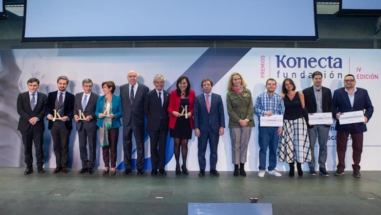 El alcalde de Madrid, José Luis Martínez Almeida y S.A.R. La infanta Doña Elena (centro) asisten a la entrega de los Premios Fundación Konecta de apoyo a la integración de las personas con discapacidad a través de iniciativas de empleo. | KONECTA ep el alcalde de madrid jose luis martinez almeida y sar la infanta dona elena centro asisten a la