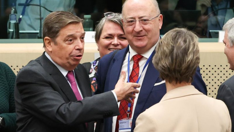 El ministro de Agricultura, Pesca y Alimentación, Luis Planas, junto a los colegas del ramo europeos en una reunión en Bruselas. | FRANCOIS LENOIR // EUROPEAN COUNCIL ep el ministro de agricultura pesca y alimentacion luis planas junto a los colegas del ramo europeos