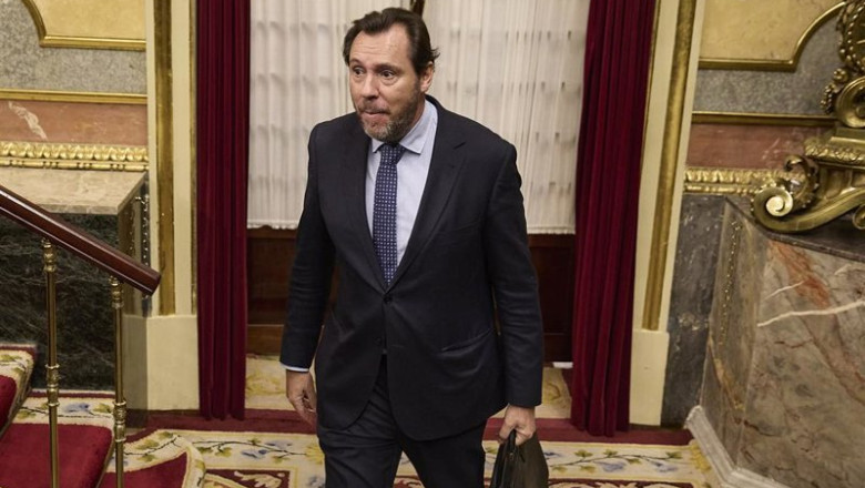 ep el ministro de transportes y movilidad sostenible oscar puente a su llegada a una sesion plenaria