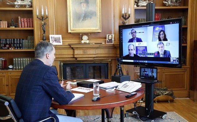 ep el rey mantiene una reunion por videoconferencia con representantes del centro espanol de la