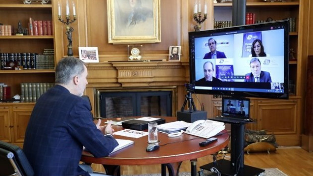 ep el rey mantiene una reunion por videoconferencia con representantes del centro espanol de la