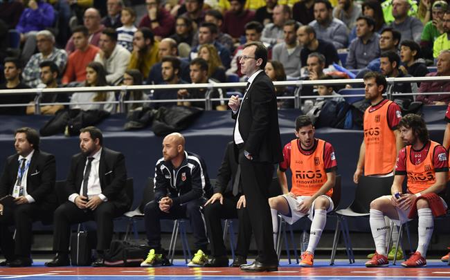 El entrenador de Ríos Renovables Zaragoza, Santi Herrero | LNFS ep entrenadorrios renovables zaragoza santi herrero 20180317231301