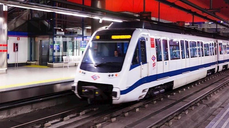 ep imagen de recurso de un maquinista en un tren de metro de madrid