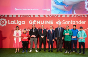 ep javier tebas rami aboukhair y vicente del bosque con componentes de laliga genuine santander