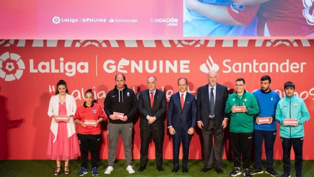 ep javier tebas rami aboukhair y vicente del bosque con componentes de laliga genuine santander