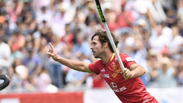 El jugador de la selección española de hockey sobre hierba Pau Quemada celebra un gol | RFEH ep jugadorla seleccion espanolahockeyhierba pau quemada celebragol