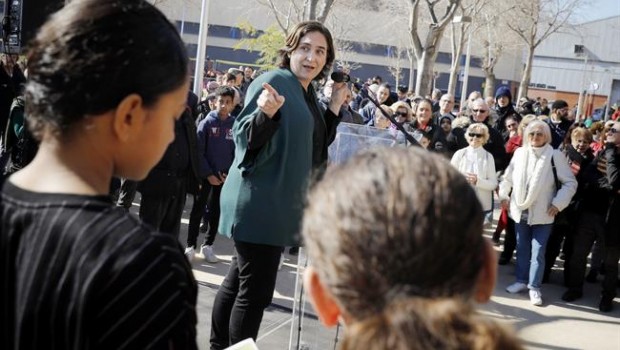 ep la alcaldesabarcelona ada colau enplaza mossn joan cortinas