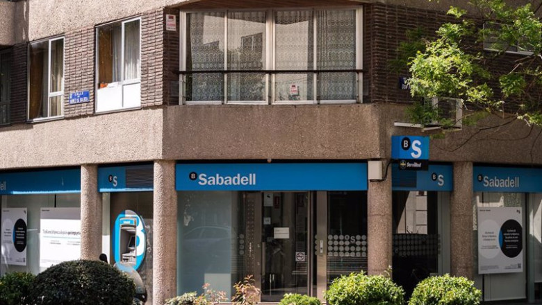 ep la entidad bancaria de sabadell que ha sido atracada en la calle nunez de balboa a 21 de abril de ep la entidad bancaria de sabadell que ha sido atracada en la calle nunez de balboa a 21 de abril de