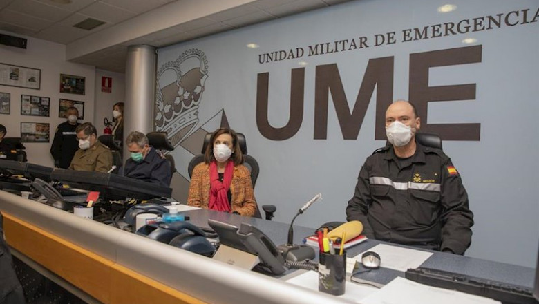La ministra de Defensa, Margarita Robles, protegida con una mascarilla durante su visita al Cuartel General de la Unidad Militar de Emergencias (UME) en Torrejón de Ardoz para conocer los detalles de las acciones que ha llevado a cabo esta Unidad. | Ministerio de Defensa ep la ministra de defensa margarita robles protegida con una mascarilla durante su visita al cuartel