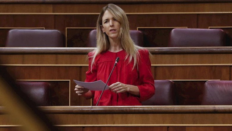 La portavoz del PP, Cayetana Álvarez de Toledo, durante su intervención este miércoles en la sesión de Control al Ejecutivo que se celebra en el Congreso, en un momento en el que el Gobierno intenta recabar apoyos para aprobar una nueva prórroga del estad | Pool ep la portavoz del pp cayetana alvarez de toledo durante su intervencion este miercoles en la sesion