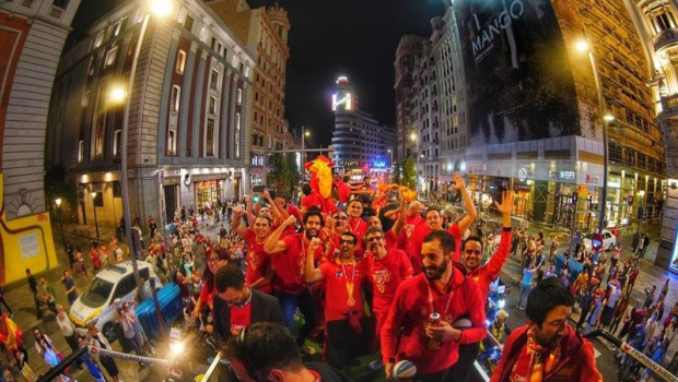 ep la seleccion espanola de baloncesto ha festejado este lunes en la plaza de colon de madrid su