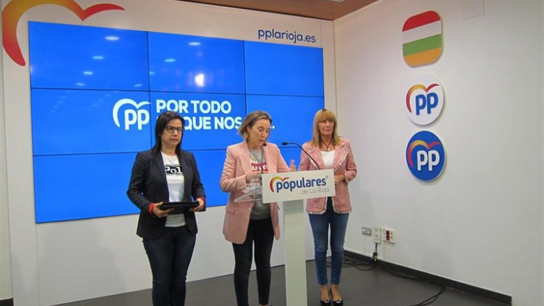 La vicesecretaria de Política Social del PP, Cuca Gamarra, junto a la candidata al Congreso por Ourense, Ana Vázquez, y la candidata al Senado por La Rioja, Ana Lourdes González | EUROPA PRESS ep la vicesecretaria de politica social del pp cuca gamarra junto a la candidata al congreso por
