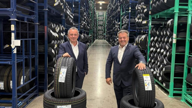 ep los grupos andres y soledad sellan una alianza estrategica para distribuir la marca dunlop en