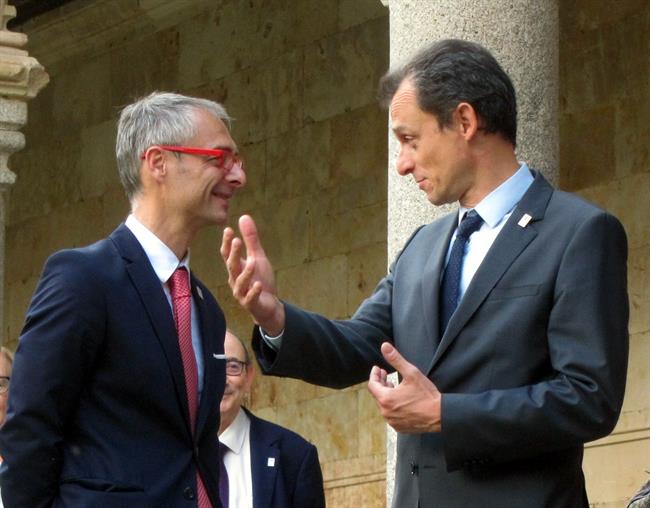 Pedro Duque habla con el rector de la USAL en Salamanca | EUROPA PRESS ep pedro duque hablarectorla usalsalamanca