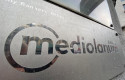 ep placa con el logotigo del banco mediolanum ep placa con el logotigo del banco mediolanum