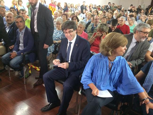 El presidente Carles Puigdemont y la consellera Meritxell Borràs | EUROPA PRESS ep presidente carles puigdemontla consellera meritxell borrs