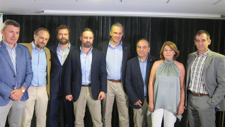 Santiago Abascal junto a su equipo de VOX en rueda de prensa en Murcia | EUROPA PRESS ep santiago abascalaequipovoxruedaprensamurcia