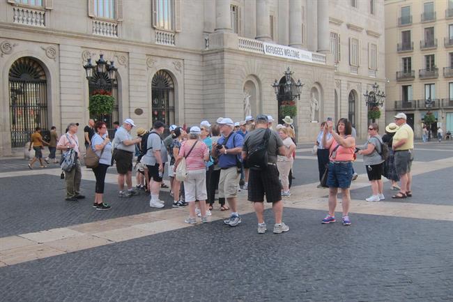 Turistas en la plaza Sant Jaume de Barcelona | EUROPA PRESS - Archivo ep turistasla plaza sant jaumebarcelona