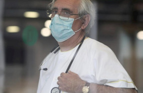 ep un miembro del personal sanitario trabaja en ifema durante el tercer dia de funcionamiento y