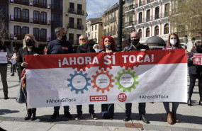 ep unai sordo y pepe alvarez arropan a paco de la rosa y olga arribas en una nueva protesta para