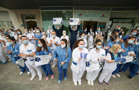 ep varios sanitarios del hospital fundacion jimenez diaz aplauden en apoyo a los profesionales