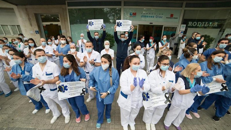 ep varios sanitarios del hospital fundacion jimenez diaz aplauden en apoyo a los profesionales ep varios sanitarios del hospital fundacion jimenez diaz aplauden en apoyo a los profesionales
