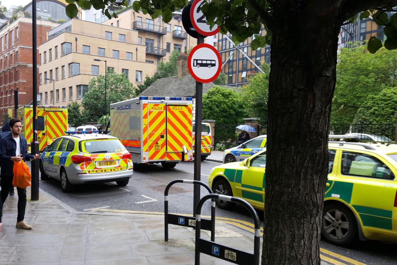 Policía en las calles tras el atentado de Londres. alerta terrorista londres