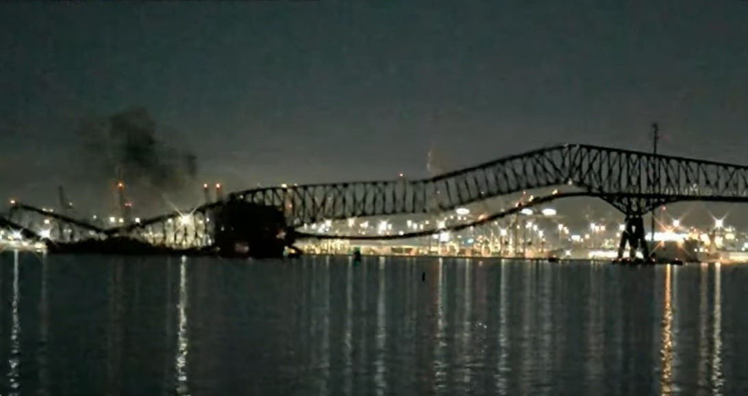 El mayor puente de Baltimore se derrumba tras la colisión de un barco