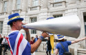 ep 06 august 2019 england london pro-eu campaigner steven bray withmegaphone while wearing a stop brexit hat protesting outside cabinet office in whitehall photo dinendra hariasopa images via zuma wiredpa ep 06 august 2019 england london pro-eu campaigner steven bray withmegaphone while wearing a stop brexit hat protesting outside cabinet office in whitehall photo dinendra hariasopa images via zuma wiredpa