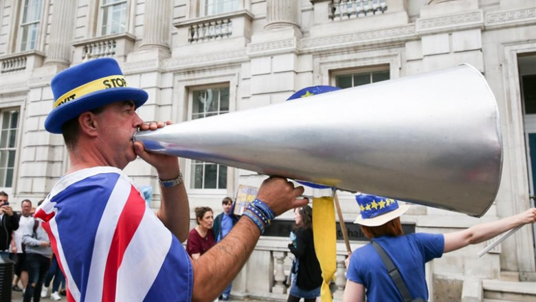 Dinendra Haria/SOPA Images via Z / DPA ep 06 august 2019 england london pro-eu campaigner steven bray withmegaphone while wearing a stop brexit hat protesting outside cabinet office in whitehall photo dinendra hariasopa images via zuma wiredpa
