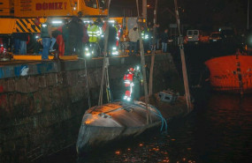 ep agentes de la policia y de la guardia civil subidos en el narcosubmarino hundido el pasado fin de