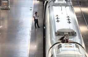 ep archivo   anden de la estacion de trenes de puerta de atocha en madrid