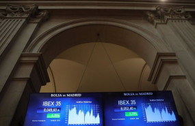 ep archivo   dos paneles del ibex 35 en el palacio de la bolsa a 30 de agosto de 2022 en madrid