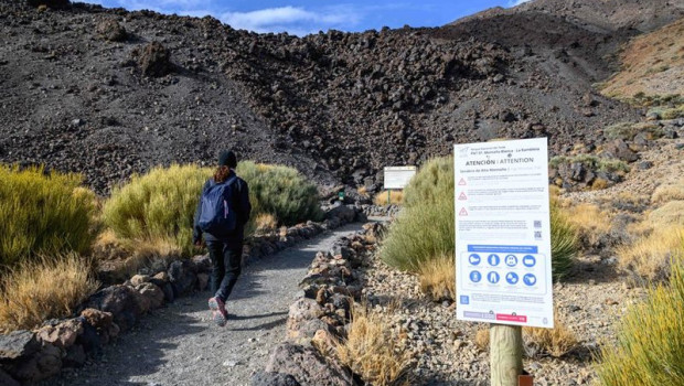 ep archivo   el cabildo de tenerife reabre los senderos del teide tras culminar los trabajos de
