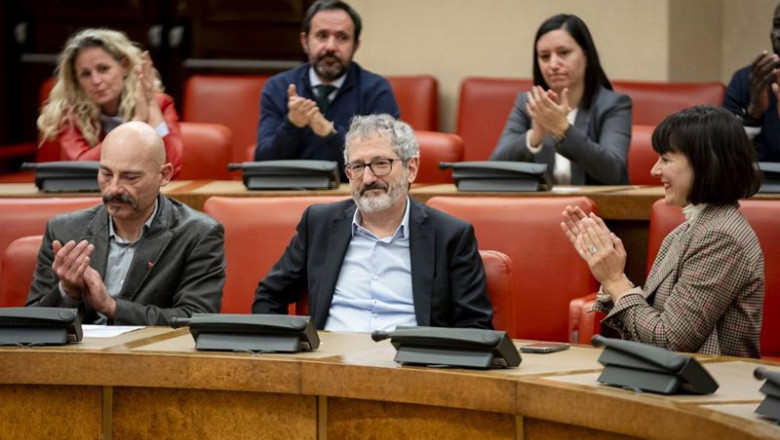Archivo - El portavoz económico de Sumar, Carlos Martín (c), durante la actividad ordinaria de la comisión de presupuestos el día en el que se constituyen 28 comisiones, en el Congreso de los Diputados, a 4 de diciembre de 2023, en Madrid (España). | A. Pérez Meca - Europa Press - Archivo ep archivo el portavoz economico de sumar carlos martin c durante la actividad ordinaria de la