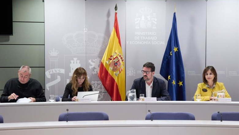 Archivo - El secretario de Estado de Trabajo, Joaquín Pérez Rey (2d), durante una reunión del Ministerio de Trabajo con CCOO, UGT, CEOE y Cepyme en la sede del Ministerio | Jesús Hellín - Europa Press - Archivo ep archivo el secretario de estado de trabajo joaquin perez rey 2d durante una reunion del