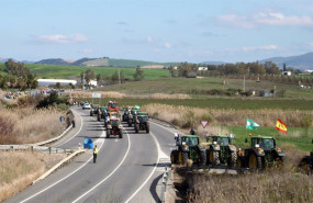 ep archivo   imagen de archivo de una tractora en villamartin en defensa del campo en febrero de