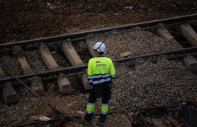 ep archivo   un operario trabaja en la reparacion de las vias del tren de alfafar tras el paso de la