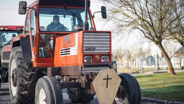ep archivo un tractor durante una movilizacion agraria en alava ep archivo un tractor durante una movilizacion agraria en alava